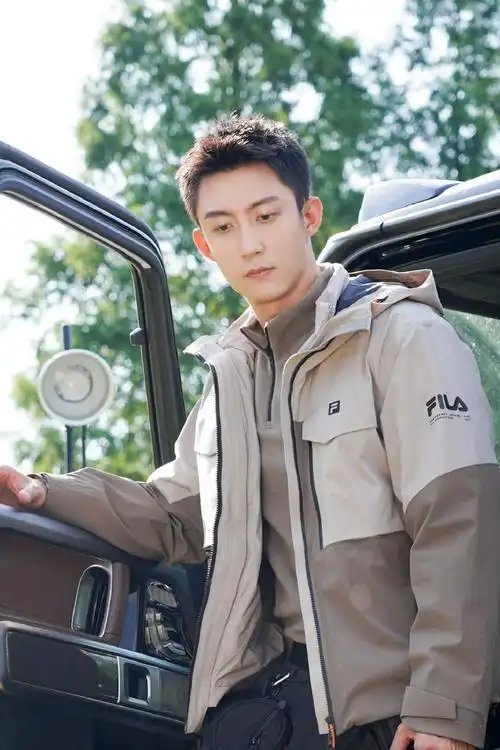 黄景瑜美拉德穿搭