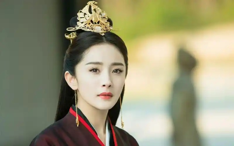 榜上有名的四小花旦:论古装造型,杨幂不愧是八荒角色