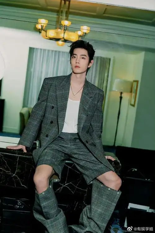 肖战的肩好宽