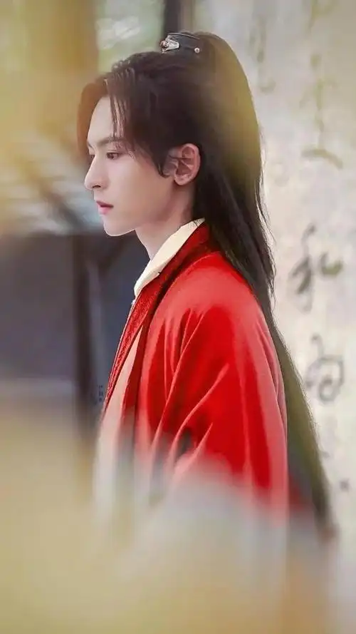 张哲瀚古装图片:糖果超甜是真的甜