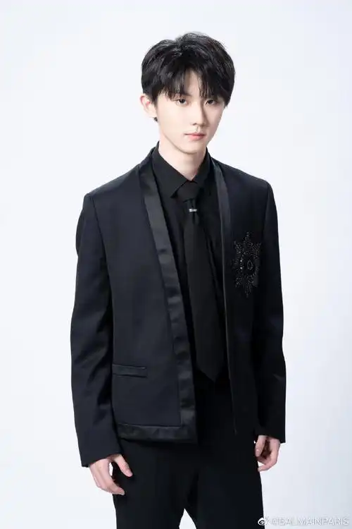 我就是演员#决赛夜,@时代少年团队长-马嘉祺身着#balmain2021早春