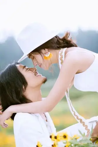 婚纱照定格的不仅仅是两个相爱的人的甜蜜,也见证了两个人温馨的扒殚