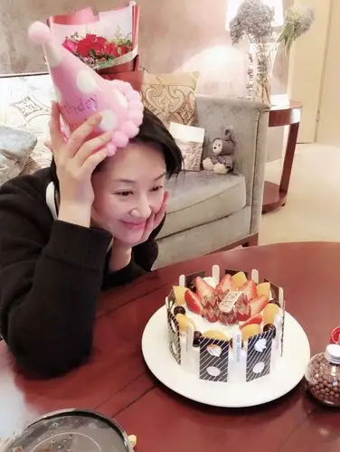 许晴生日素颜吃脏脏包保持身材靠懂事的肉