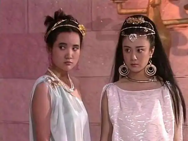 90版《封神榜》:"妲己"傅艺伟穿太少,男主自曝不敢正眼看她