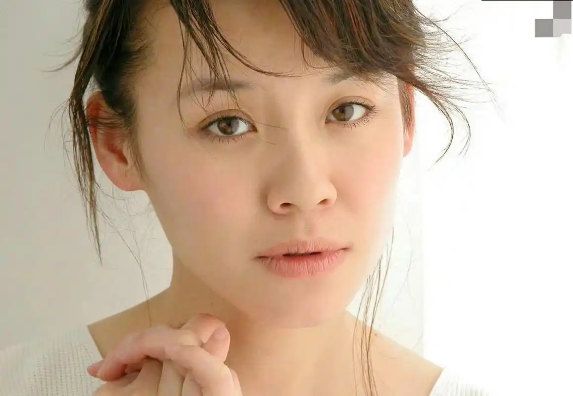 年轻时的刘琳温柔大方