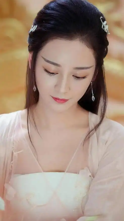 《每日一星》古装王一菲_网易订阅