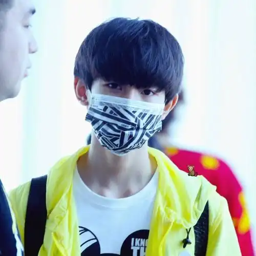 小时候锅盖头走机场也有这种饭拍图!