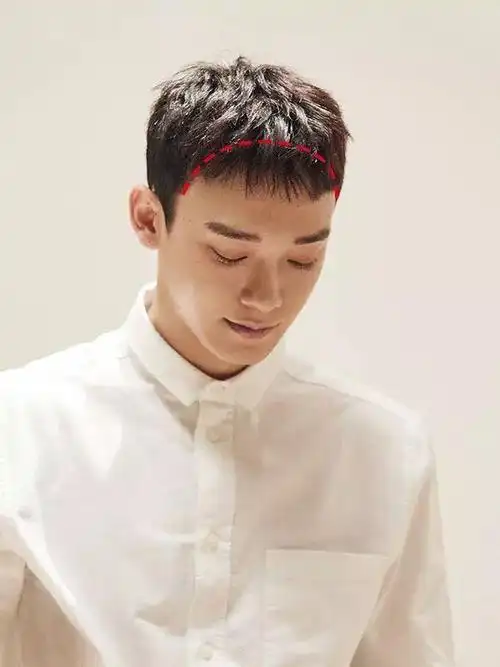 发际线高的男生,可以考虑这几种剪发