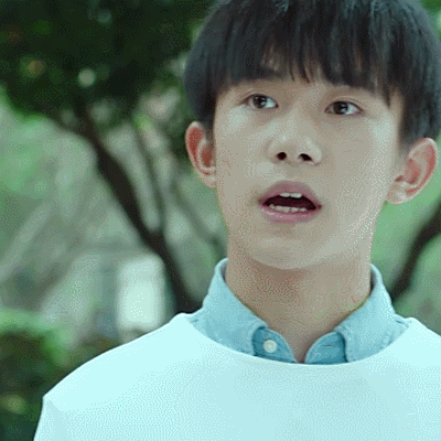 易烊千玺gif惊慌失措gif水池gif直视gif