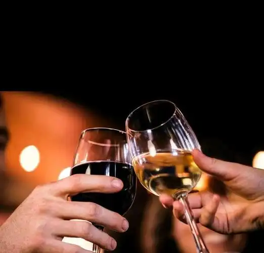 因为人逢喜事精神爽,喝酒不用别人不劝自己也频频举杯