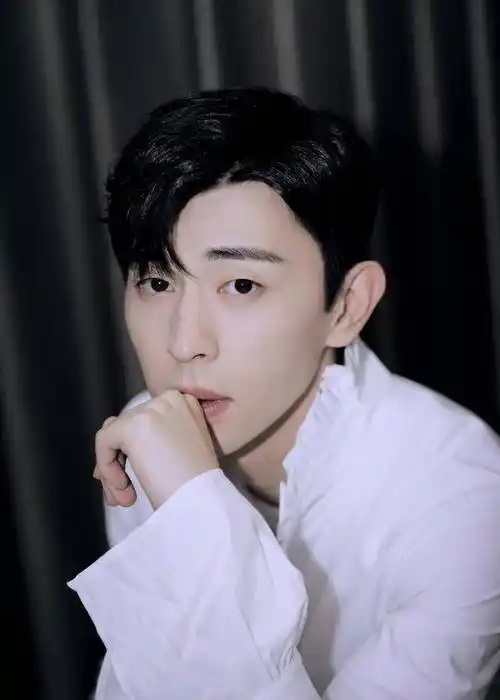 邓伦第一作为90后男演员他太成功了