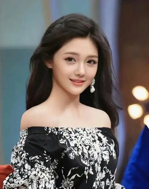 大s的颜值巅峰期具有很强的代表性她以完美的五官展现了女性美