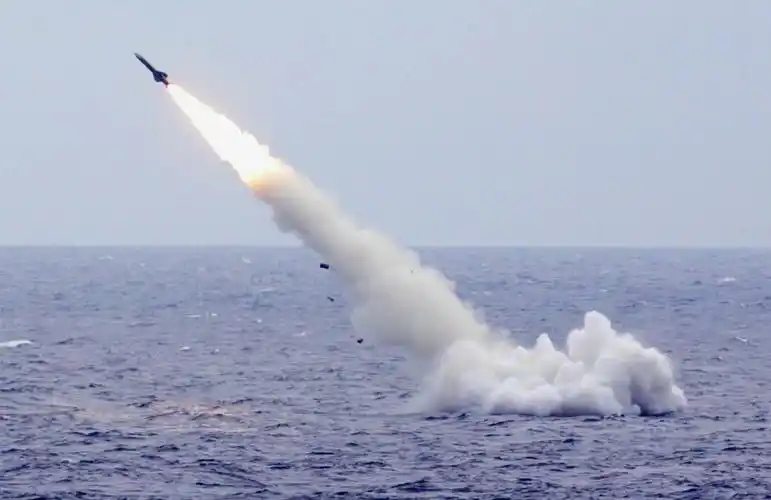 潜艇是怎么发射导弹呢这两种发射方法想必没几个人知道