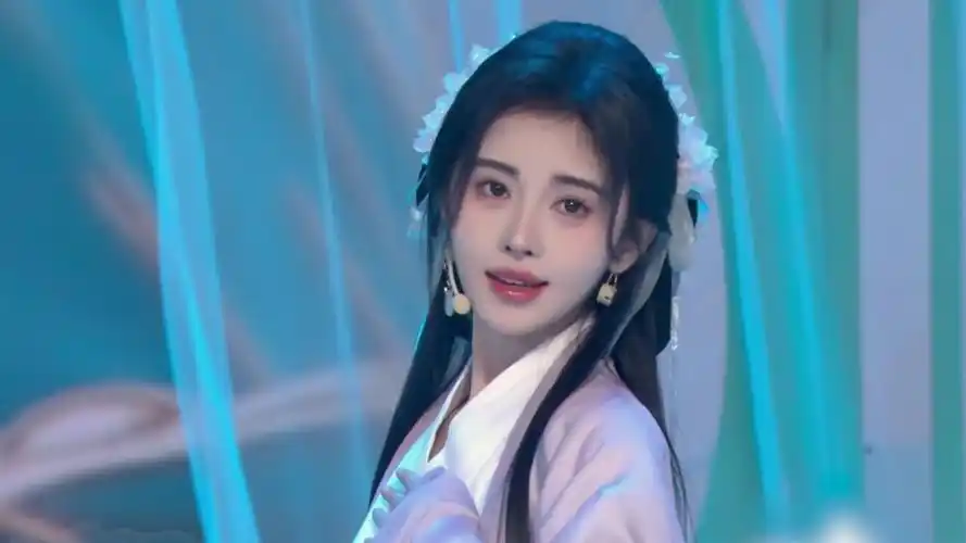 小鹅陪你共团圆#97网页链接  美女搭档好养眼,鞠婧祎陈丽君越剧