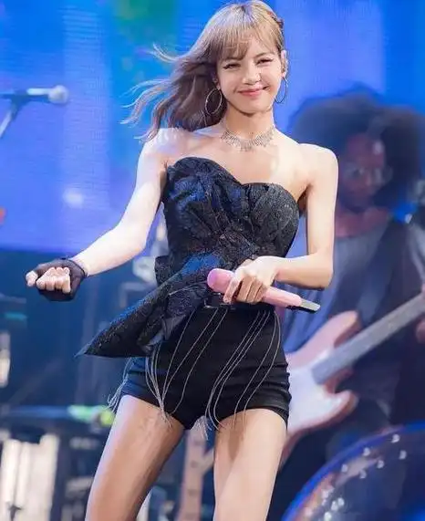 lisa身高体重是多少?