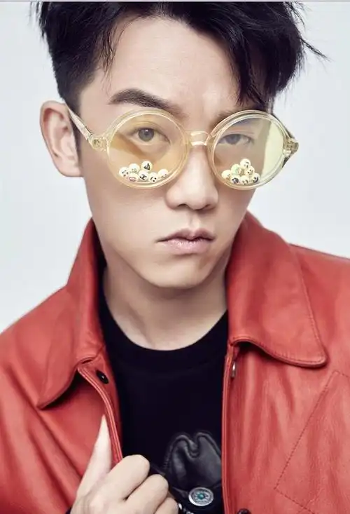 郑恺疑炮轰《声临其境》乱剪辑,网友:得了便宜还卖乖