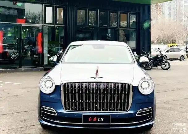红旗l5新款上市:豪华6米长轿车,配备升降标志,搭配4.0