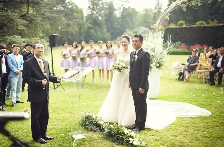 李小冉与相识16年男闺蜜大婚