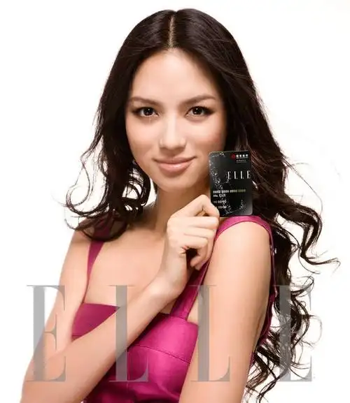 张梓琳代言信用卡