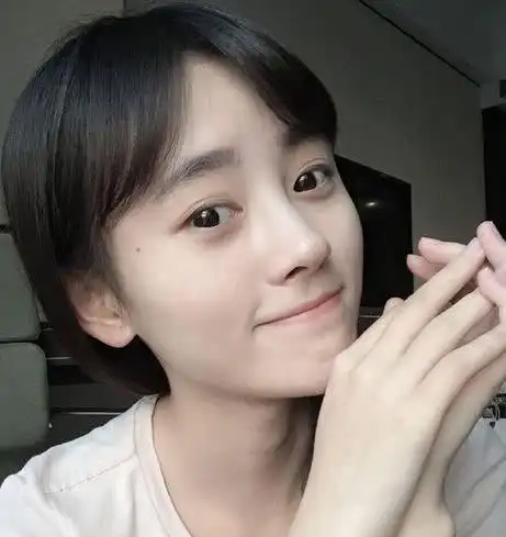 珍贵老照片一次性看完鞠婧祎这些年的容貌变化史