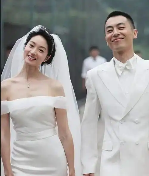 沈佳妮在婚后为朱亚文生下了两个可爱的小宝贝,为了照料孩子和照顾