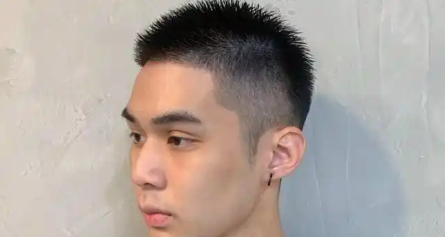 两边剃光的板寸