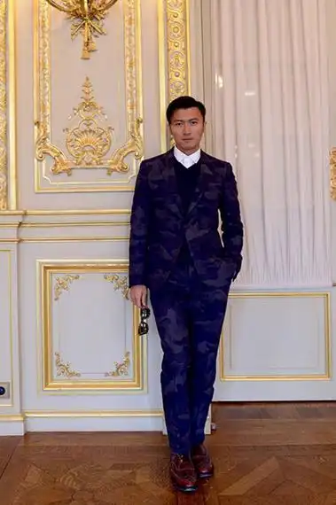 谢霆锋最尴尬一次机场秀,裙子裤子分不清,网友:越来越像王菲了