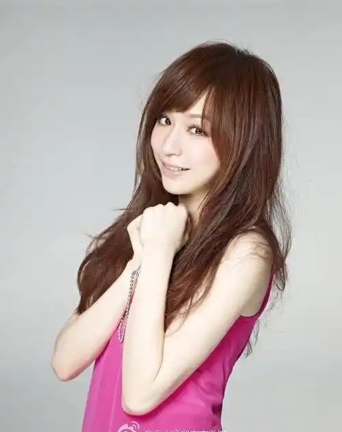 原创王心凌舞台表演的经典代表作爱你给许多网民带来了一波回忆