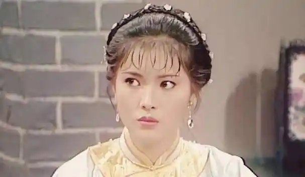 黄家驹墓碑屡遭破坏,蓝洁瑛墓碑被熏黑,这样的"爱"太极端_肇事者_歌迷