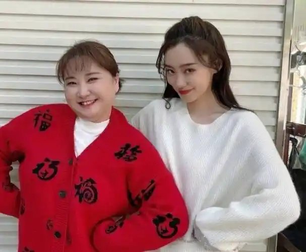 最近,贾玲参加了与朱一龙,黄渤合作的疫情题材电影发布会.