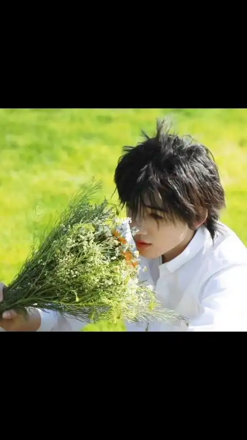 少年与花是心动的终极武器#宋亚轩  #宋亚轩氧气精灵  #宋亚轩小漂亮