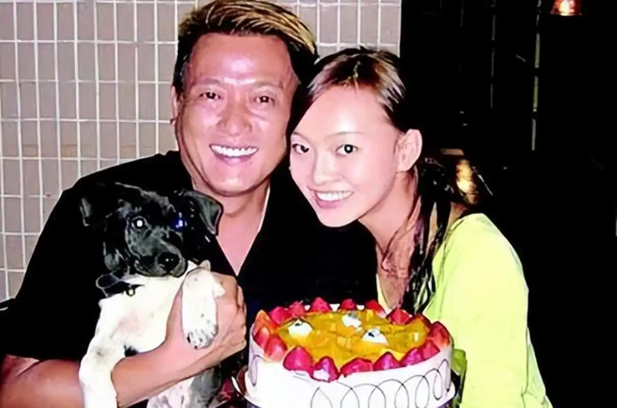 聪明反被聪明误,婚后的魏骏杰发现妻子张利华比自己还放的开,经常与