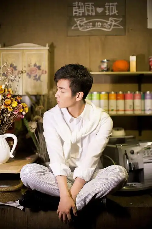 陈晓帅气出镜—昕薇杂志-堆糖,美好生活研究所