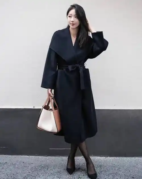 藏青色搭配这10种颜色既显白又气质,秋冬穿出高级感_look_大衣_黑色