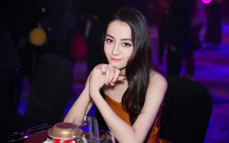 清新美丽迪丽热巴壁纸_美如仙的胖迪