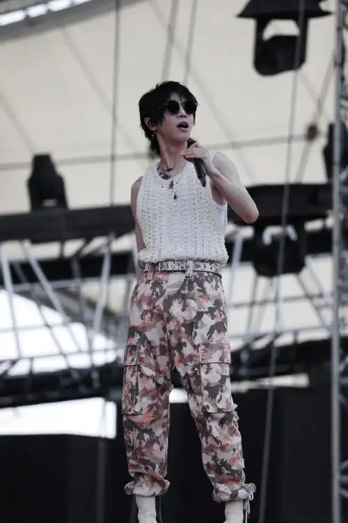 肌肉线条…#2023华晨宇火星演唱会