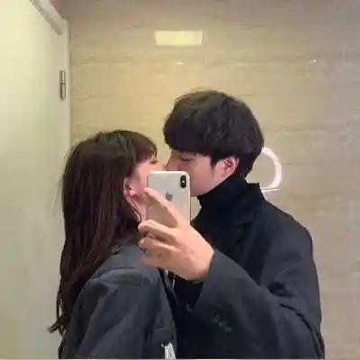 双人爱人相爱亲密头像,情侣头像图片-回车桌面