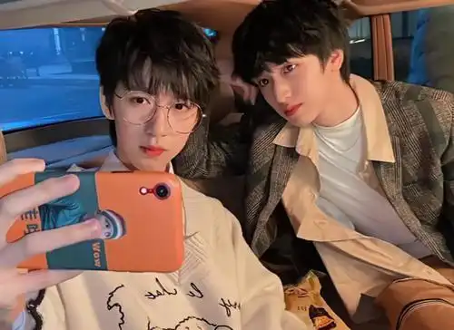 严浩翔为贺峻霖发博,发布时间甜到心坎,足以证明翔霖cp是真的