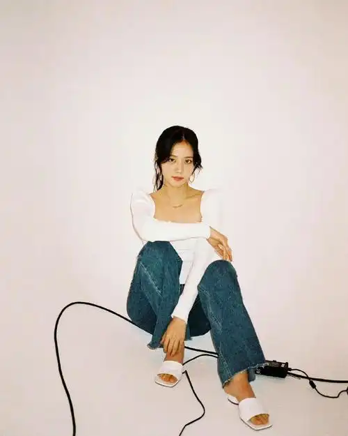 智秀个人ins更新图片5p02magic choo快闪店【金智秀_kimjisooecho】