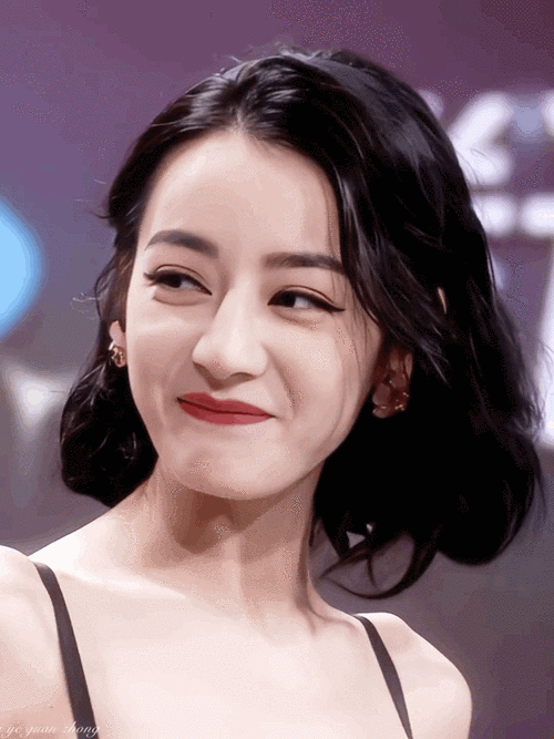 迪丽热巴惊艳我好久的短发