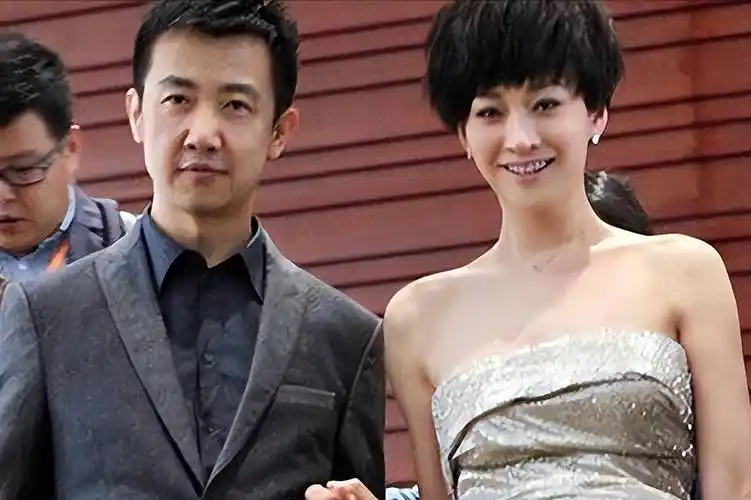 李小冉:被富豪威胁近10年,为鄢颇流产2次,男闺蜜砸5亿甘心接盘_爱情