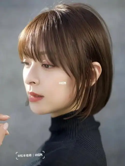 干净利落,又很轻盈柔和,完全不厚重,推荐#日系短发  #女生短发发型