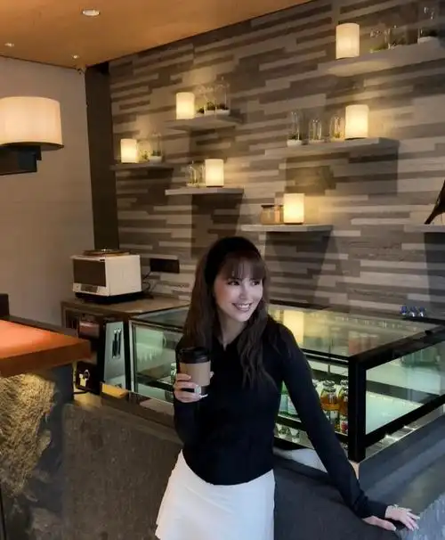 昆凌疑怀四胎!三胎封肚宣言被打破,周杰伦眼神藏不住了