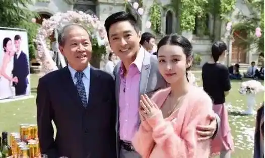 闺蜜是"山寨迪丽热巴",老公是"山寨李晨"_何承熹_范冰冰_漂亮