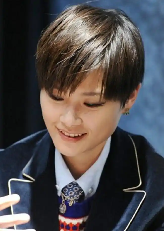 盘点那些有小虎牙的明星,王俊凯萌爆了,最后一个有亮点!