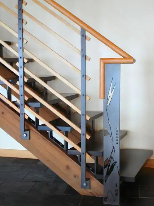 图_原木质扶手黑色台阶楼梯装修效果图设计图片_一起装修网图库频道