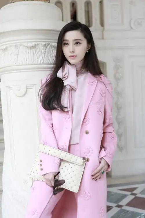 范冰冰出席巴黎时装周valentino大秀