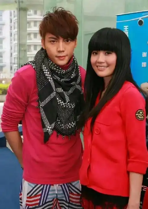 【陈伟霆和前女友阿s同框】