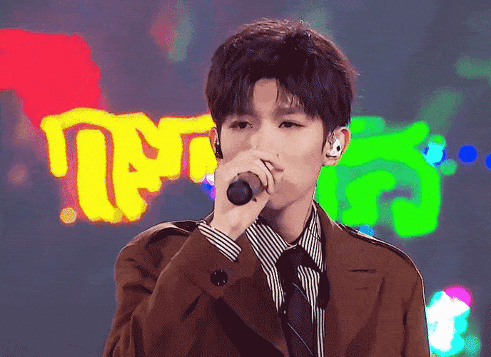 王源挑眉杀动图合集来袭,可甜可盐的圆圆