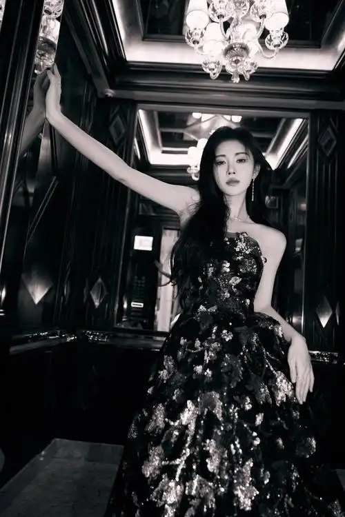 鞠婧祎活动红毯浪漫春日里的漂亮小鞠